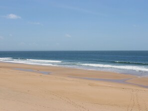 Beach - Carcavelos Sol by Interhome (Oeiras)