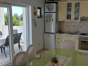 Fridge, microwave, oven, dishwasher - Vinka mit schönem Meerblick by Interhome (Kaštel Sućurac)