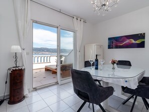Dining - Geräumige Ferienwohnung mit Meerblick by Interhome (Trogir/Arbanija)