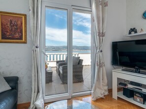 TV - Geräumige Ferienwohnung mit Meerblick by Interhome (Trogir/Arbanija)