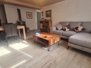 TV, fireplace - Chalet Lavendel by Interhome (Lax)
