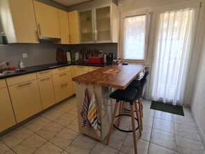 Fridge, oven, dishwasher, cookware/dishes/utensils - Chalet Lavendel by Interhome (Lax)