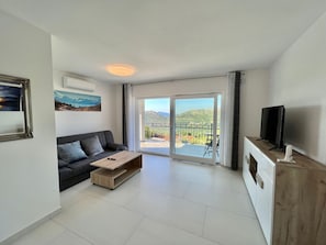 TV - Villa Hidden Gem by Interhome (Novi Vinodolski/Bribir)