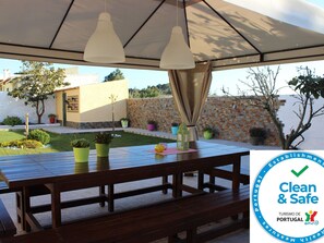 Outdoor dining - "Casa da Monservia" by Interhome (Azenhas do Mar)