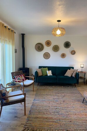 TV, fireplace, DVD player - "Casa da Monservia" by Interhome (Azenhas do Mar)