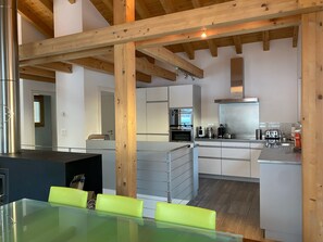 Réfrigérateur, micro-ondes, four, lave-vaisselle