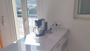 Interior - mit Blick auf das Wasser by Interhome (Evangelismos)