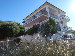 Exterior - mit Blick auf das Wasser by Interhome (Evangelismos)