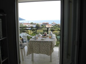 Dining - mit Blick auf das Wasser by Interhome (Evangelismos)