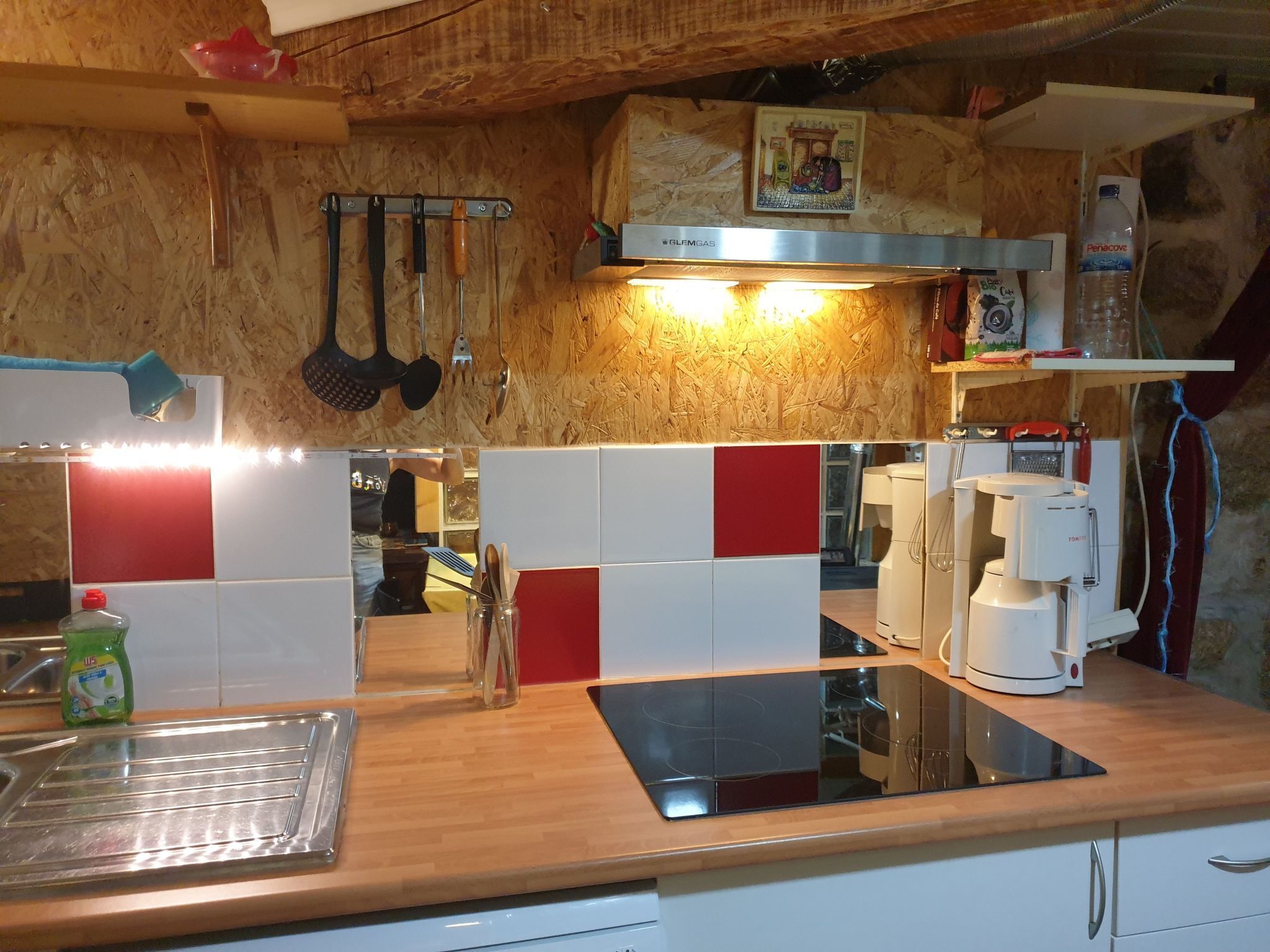 Fridge, dishwasher, cookware/dishes/utensils