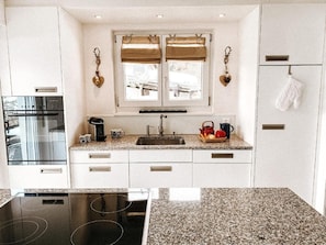 Fridge, oven, dishwasher, cookware/dishes/utensils