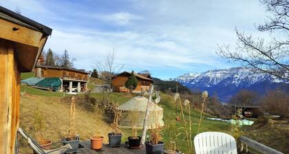 Einzigartige Holzhütte mit Bergpanorama by Interhome