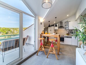 Fridge, microwave, oven, dishwasher - Villa Tudor mit atemberaubender Aussicht by Interhome (Brač/Bobovišća na Moru)