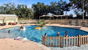 A heated pool - "Cottage Premium" mit Terrasse by Interhome (Mareuil sur Lay Dissais)