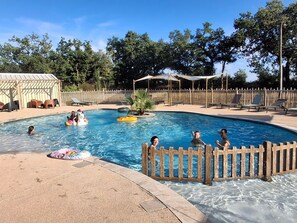 A heated pool - "Cottage Premium" mit Terrasse by Interhome (Mareuil sur Lay Dissais)