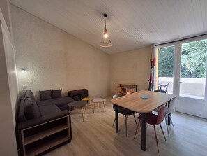 Interior - "Cottage Premium" mit Terrasse by Interhome (Mareuil sur Lay Dissais)