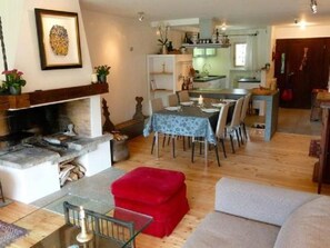 TV, fireplace - Chesa Cagiuma, Gartenwohnung by Interhome (St. Moritz)