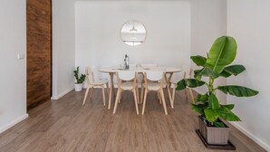 Dining - Wohnung am Meer und in der Stadt by Interhome (Gulpilhares)