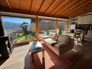 Fireplace - Casas das Olas 6 - Großartige Aussicht, 2 Pools, idealer Ort zum Entspannen und by Interhome (Arcos de Valdevez)