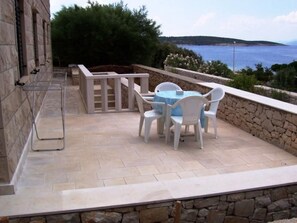 Outdoor dining - Wohnung "Ferienwohnungen Villa Vanja" by Interhome (Brač/Povlja)