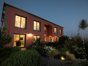 Exterior - Ferienvilla mit Infinity Pool by Interhome (Arco da Calheta)
