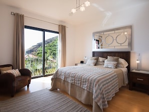 Internet - Ferienvilla mit Infinity Pool by Interhome (Arco da Calheta)