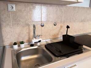 Fridge, microwave, oven, cookware/dishes/utensils - "Appartement "Ana"" by Interhome (Brač/Povlja)