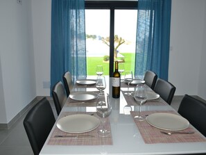Dining - Neue moderne Villa mit privatem Pool by Interhome (Famalicão)