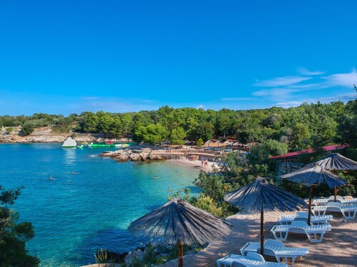 Gemütliches Ferienhaus in Pinezići mit großer Te by Interhome