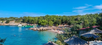 GemĂŒtliches Ferienhaus in PineziÄi mit groĂer Te by Interhome