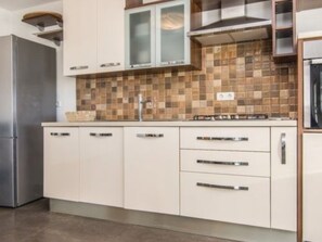 Fridge, microwave, oven, dishwasher