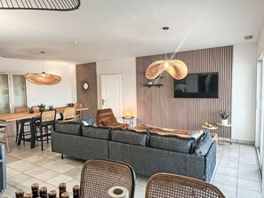TV - Haus Tignoso by Interhome (Monticello)