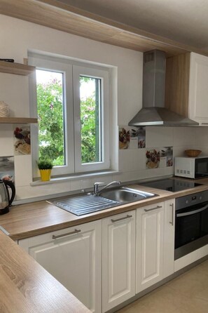 Fridge, microwave, oven, dishwasher - Villa Dražica mit beheiztem Pool - ruhige Lage by Interhome (Pag/Novalja)