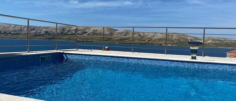 Et oppvarmet basseng