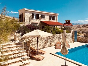 A heated pool - Villa Dražica mit beheiztem Pool - ruhige Lage by Interhome (Pag/Novalja)