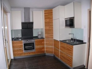 Fridge, oven, dishwasher, cookware/dishes/utensils - Feriendorf Uorsin Nr 7 by Interhome (Scuol)
