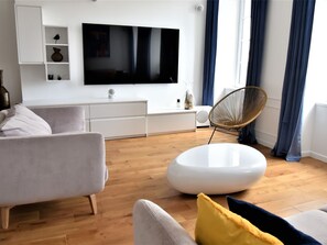 TV, DVD player - "La Maison du Quai" (Das Haus am Kai) by Interhome (Landerneau)