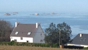Unclassified image, 2 of 8, button - Villa "Cobalan" mit Blick auf das Wasser by Interhome (Locquénolé)