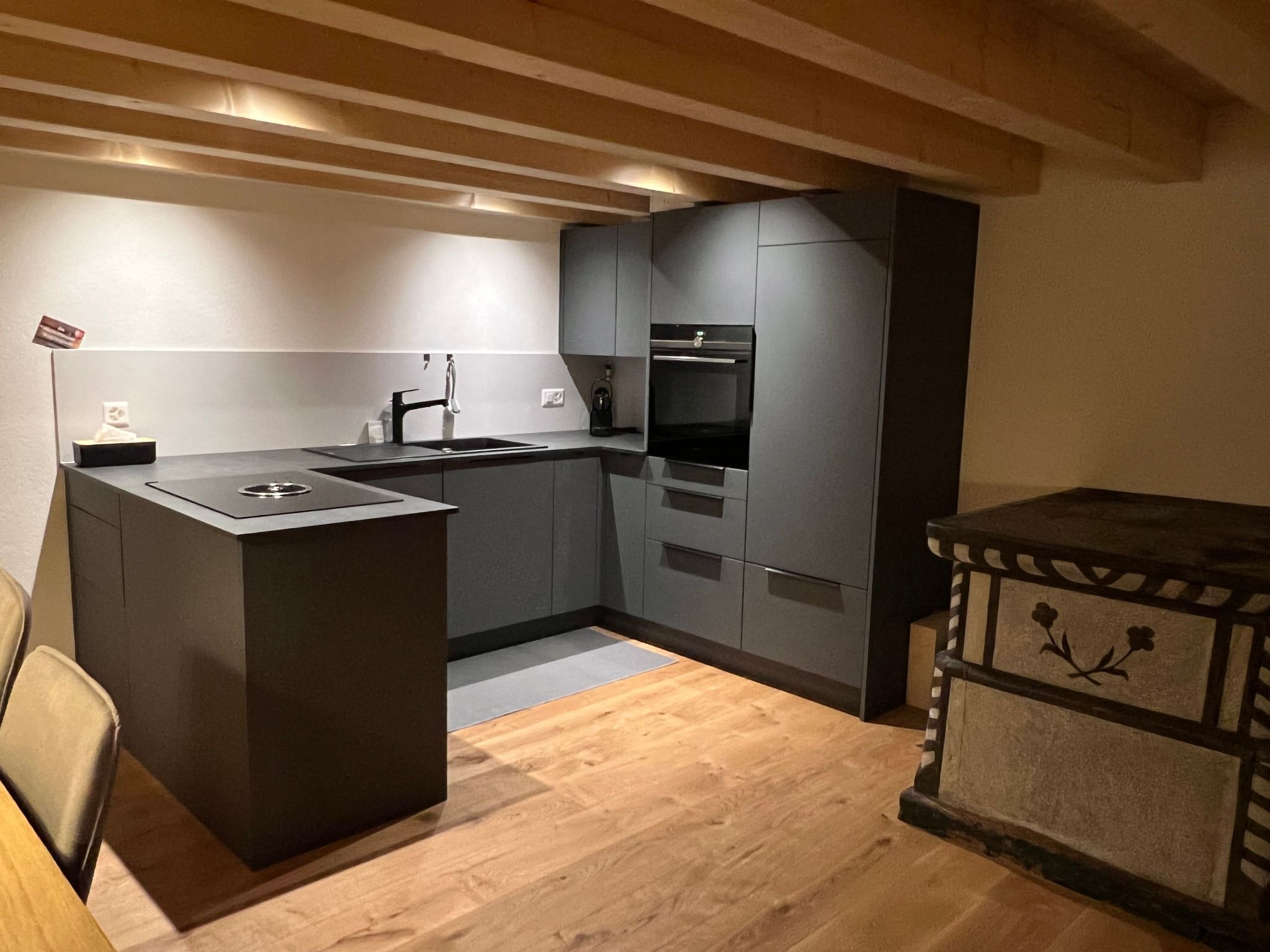 Fridge, oven, dishwasher, cookware/dishes/utensils