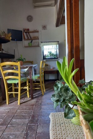 Dining - Zwei-Zimmer-Wohnung inmitten der Natur by Interhome (Vacone)
