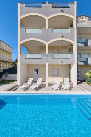 Pool - M&M Ferienhaus mit Pool by Interhome (Podstrana)