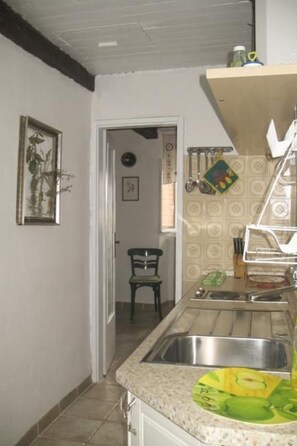 Fridge, microwave, cookware/dishes/utensils - mit Terrasse by Interhome (Hvar/Jelsa)