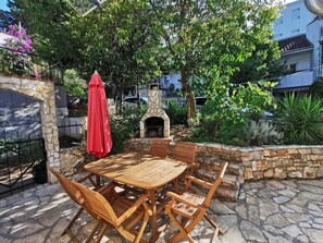 Outdoor dining - Apartment Bella mit Balkon und Terrasse in Necujam by Interhome (Donje Selo)