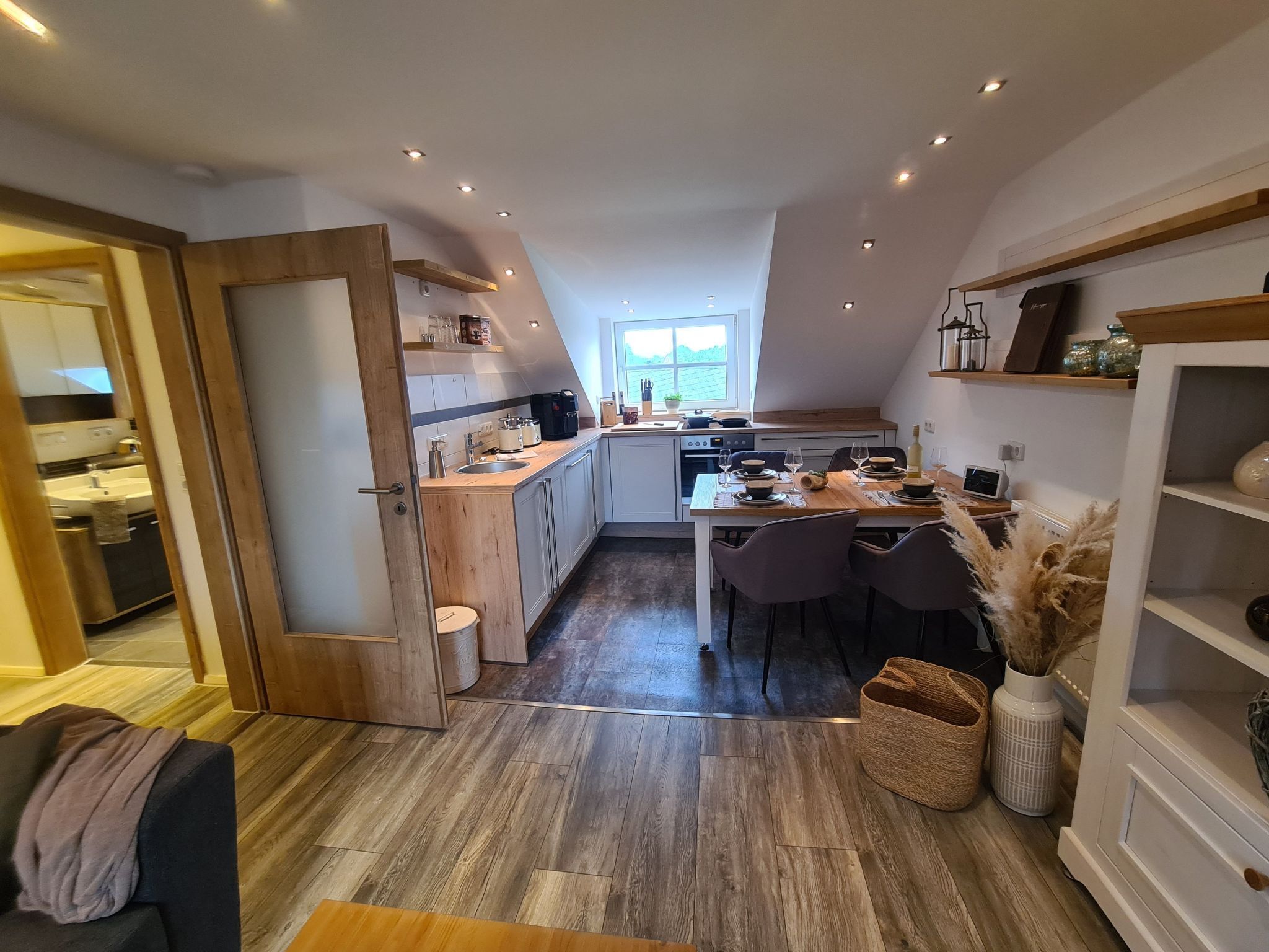 Fridge, oven, dishwasher, cookware/dishes/utensils