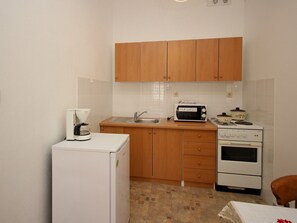 Fridge, microwave, cookware/dishes/utensils - Studio "Sarmantni Studio Stefania" by Interhome (Krk/Punat)