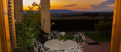 تناول الطعام بالخارج