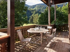 Outdoor dining - Maison des Fées - Stiftung Ferien im Baudenkmal by Interhome (Charmey)