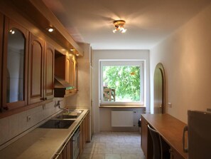 Kühlschrank, Mikrowelle, Ofen, Geschirrspüler