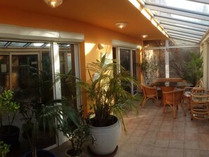 屋外ダイニングエリア