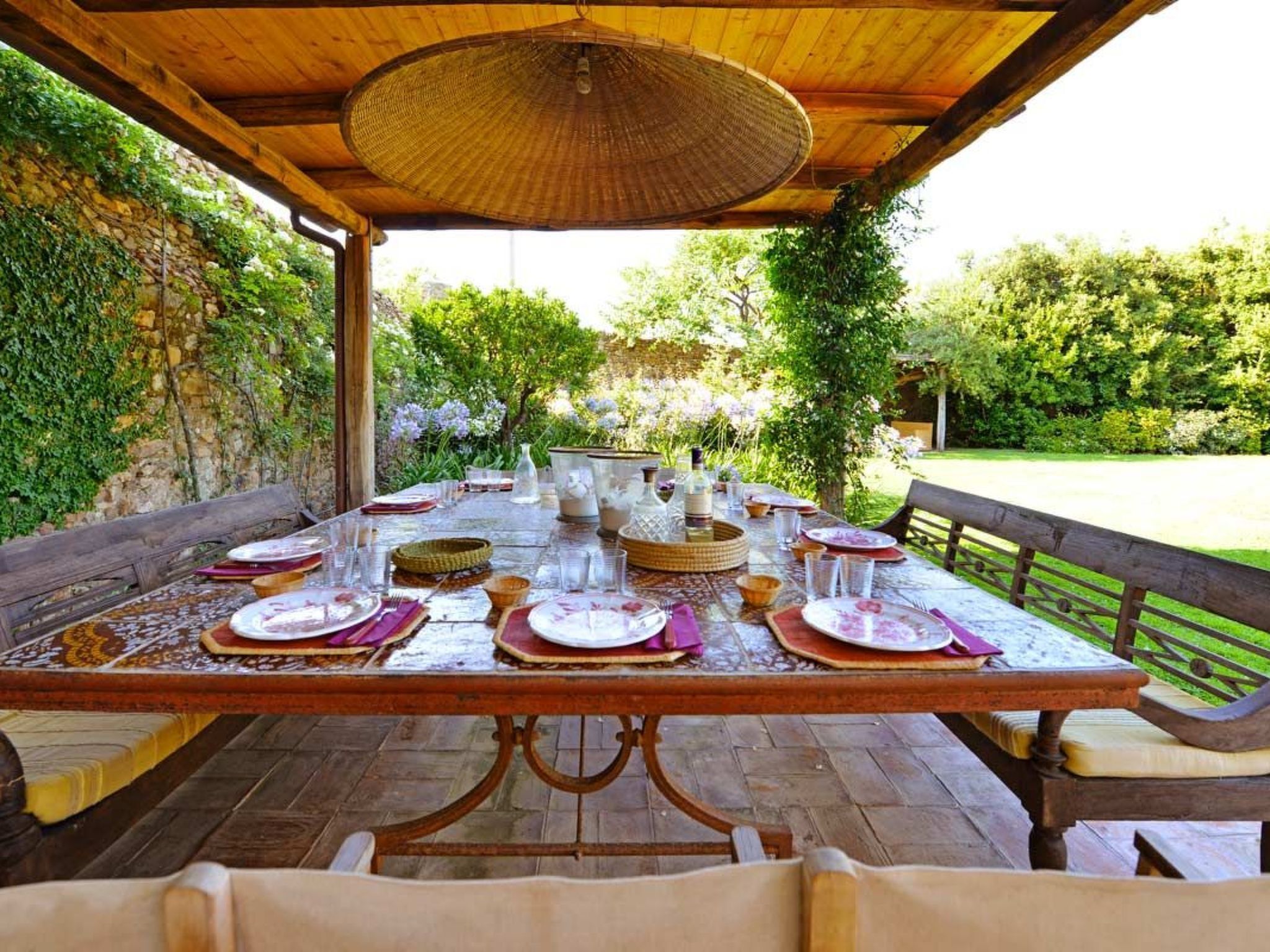 屋外ダイニングエリア